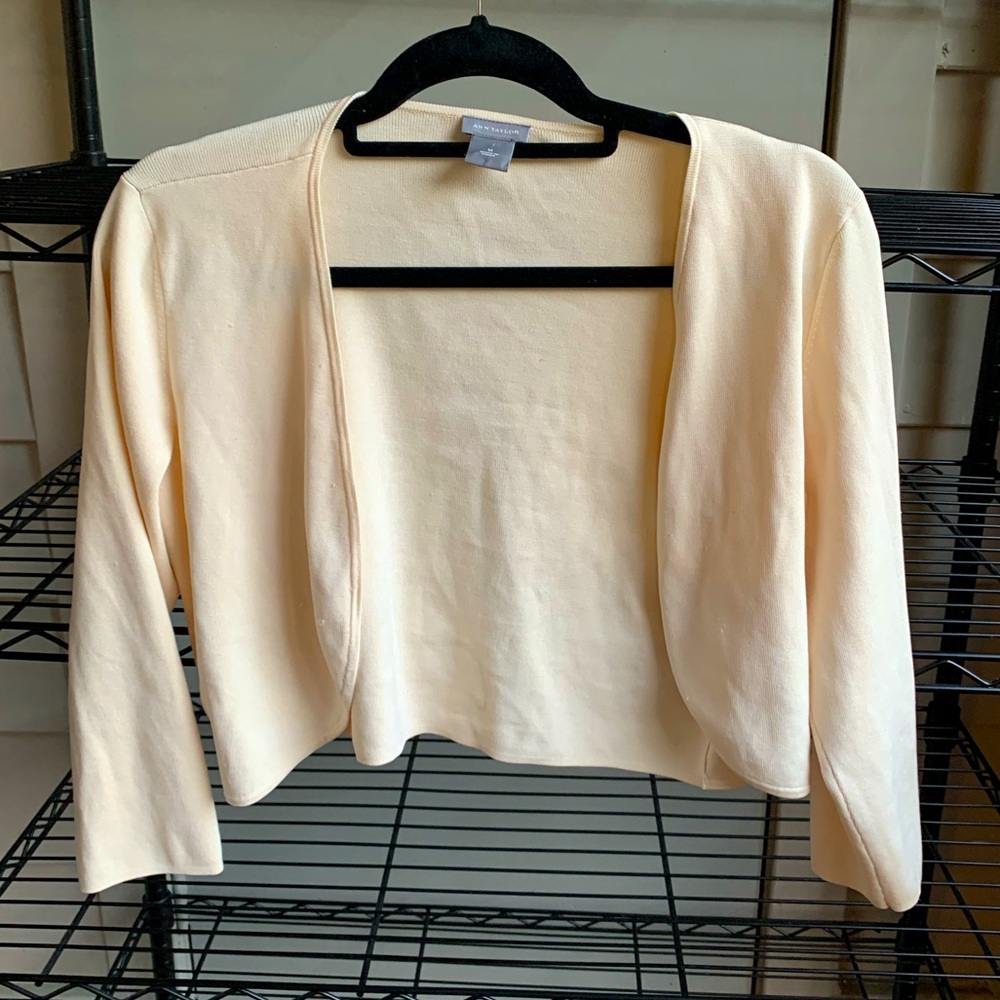 Ann Taylor 3/4-sleeve cream open cardigan size M